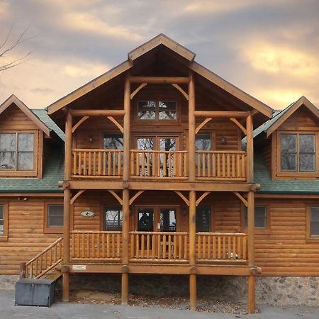 Rising Eagle Lodge - Eight Bedroom Pigeon Forge Exterior photo