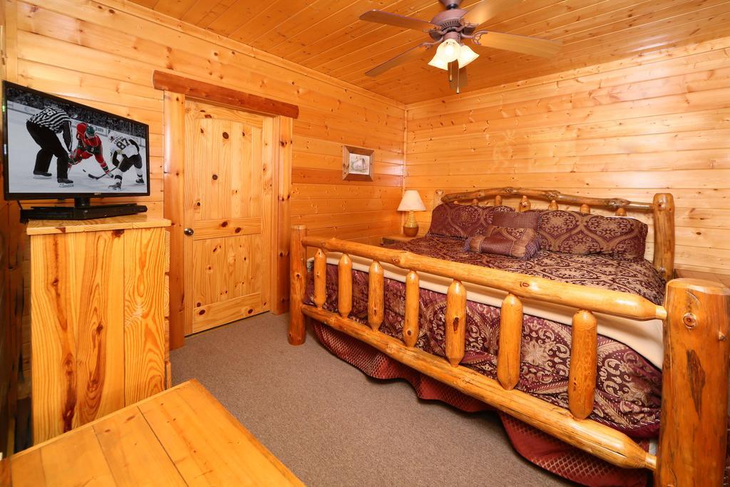 Rising Eagle Lodge - Eight Bedroom Pigeon Forge Exterior photo