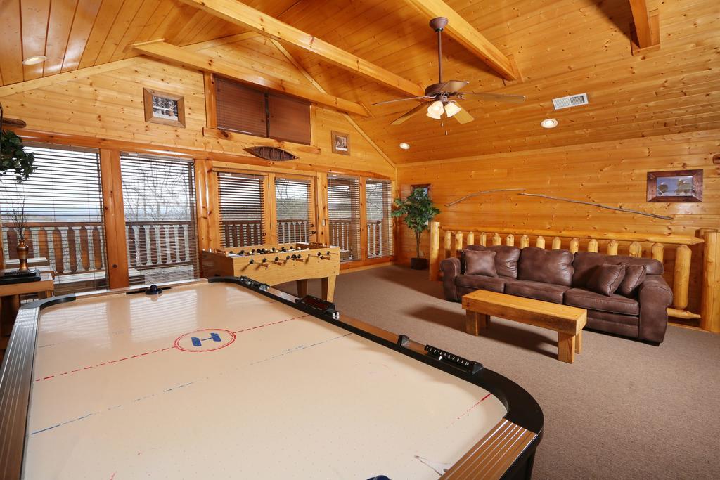Rising Eagle Lodge - Eight Bedroom Pigeon Forge Exterior photo