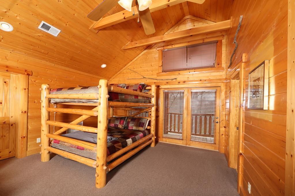 Rising Eagle Lodge - Eight Bedroom Pigeon Forge Exterior photo